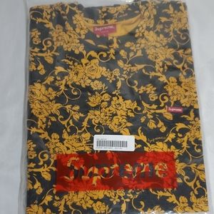 SUPREME TSHIRT BRAND NEW AUTHENTIC SIZE L MEN